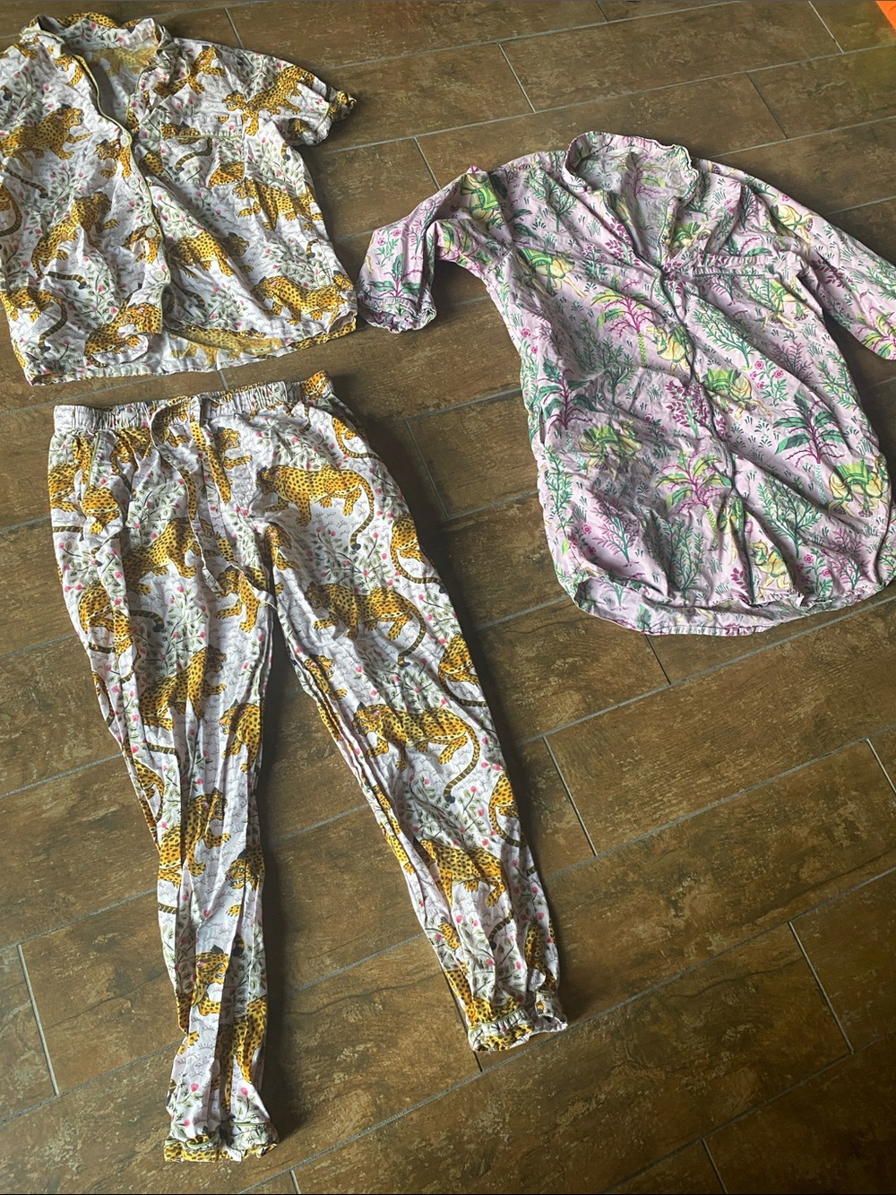 Printfresh Animal Print Pajamas. Size xs. Good condition. 1 gown, 1 pj set.